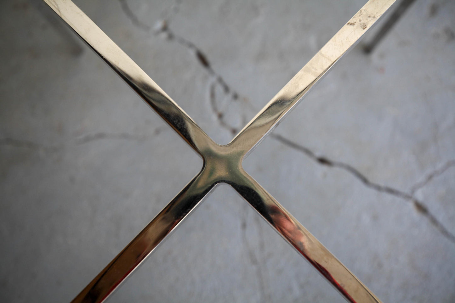 Vintage Mies Van Der Rohe chromed steel x Barcelona coffee table base with round white marble top