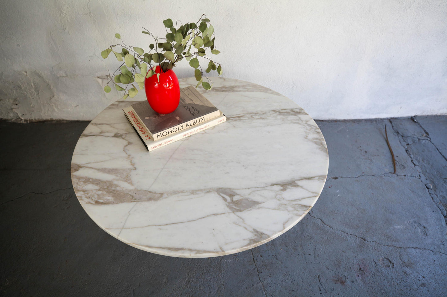 Vintage Mies Van Der Rohe chromed steel x Barcelona coffee table base with round white marble top
