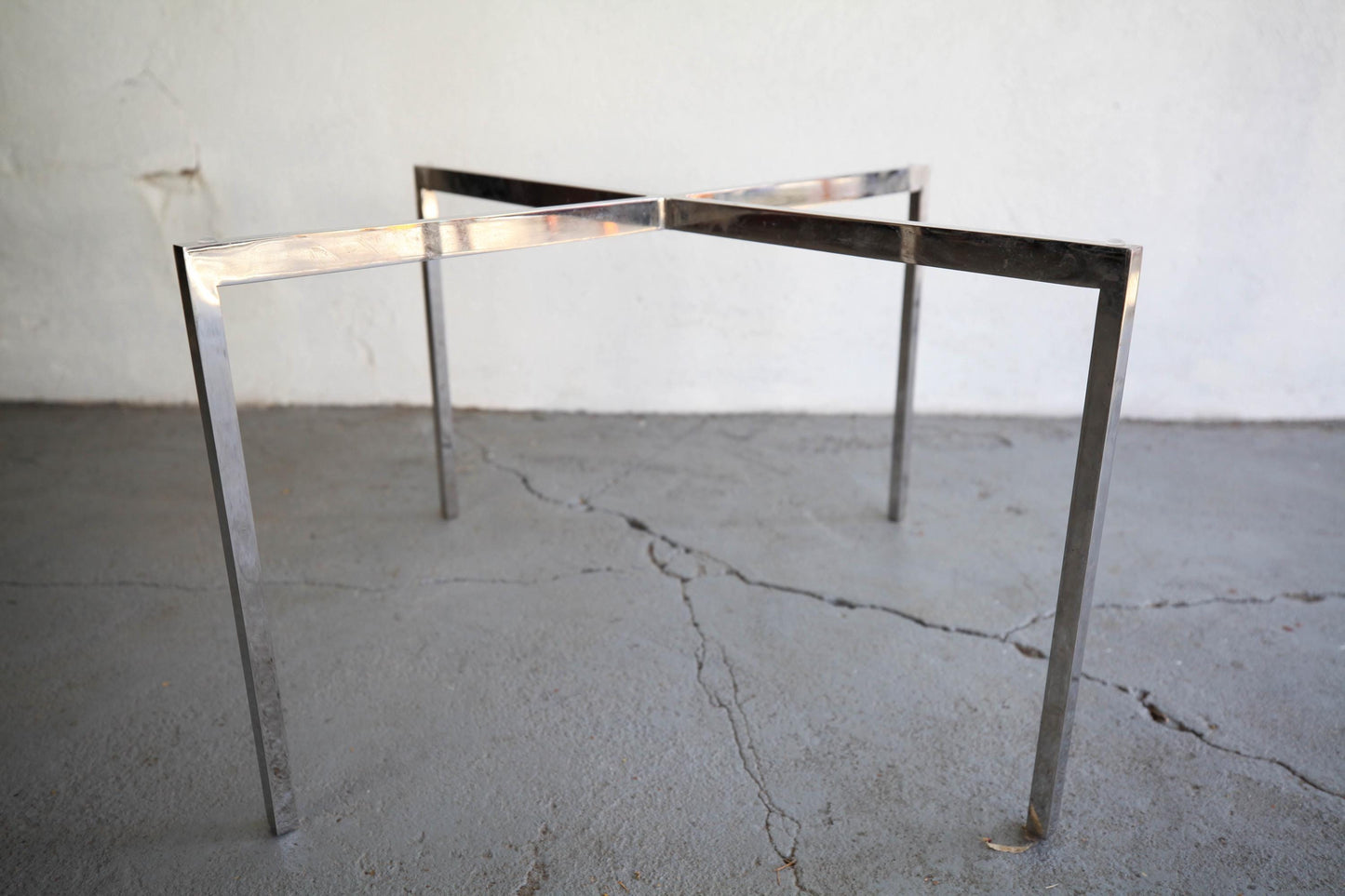 Vintage Mies Van Der Rohe chromed steel x Barcelona coffee table base with round white marble top